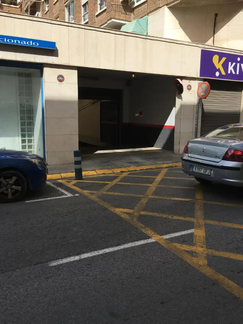 Garage zur Miete in Carrer Antonio Campos Javaloyes, 2, Ciutat Jardí - Torreta Verdí