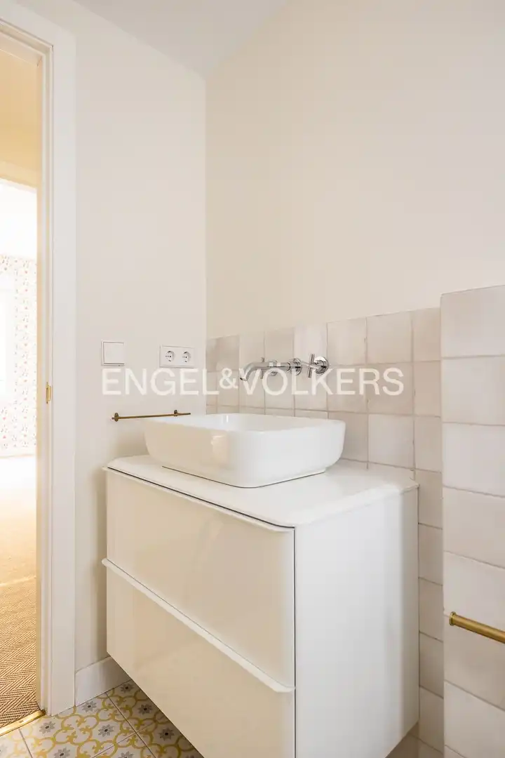 Badezimmer von Wohnung zur Miete in Sevilla mit Klimaanlage, Heizung und Parkett