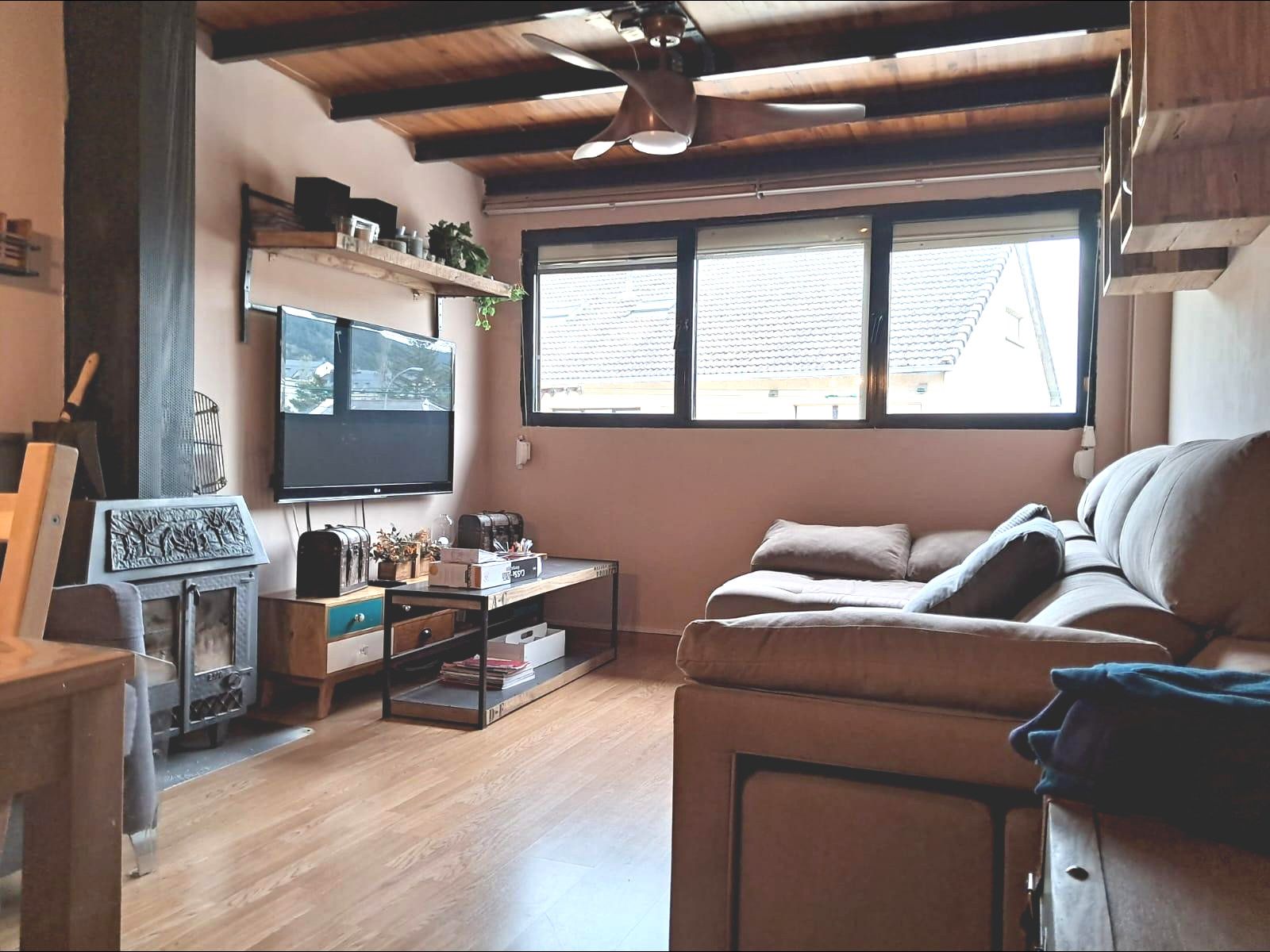 Sala d'estar de Dúplex en venda en Villanúa amb Calefacció, Jardí privat i Parquet