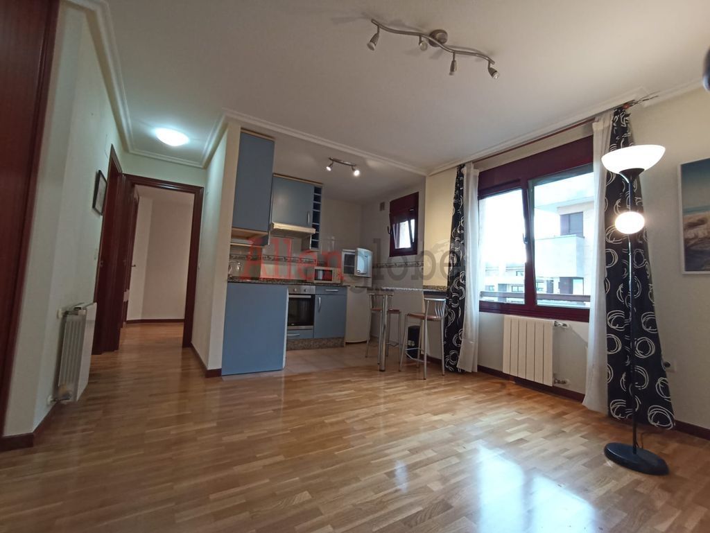 Sala de estar de Apartamento en venta en Oviedo  con Calefacción
