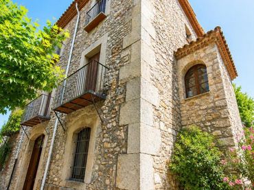 Casa rustica con balcone in vendita a Rambla Passeig 3