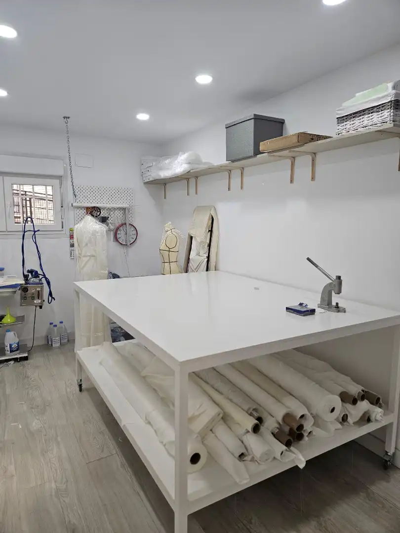 Habitación de Local de alquiler en Pozuelo de Alarcón con Aire acondicionado, Calefacción y Amueblado