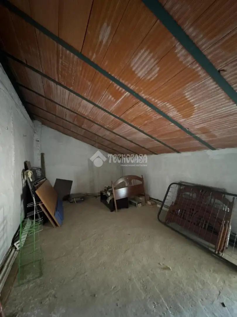 Casa aparellada amb terrassa en venda a Lupión, imagen 33