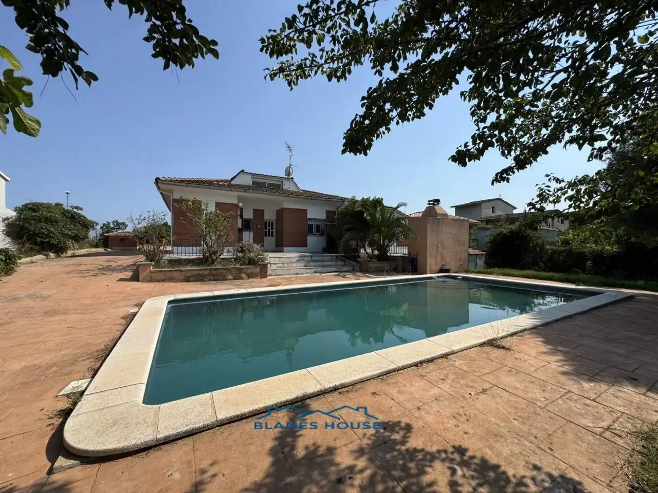 Casa amb piscina en venda a Avenida Argimont 0
