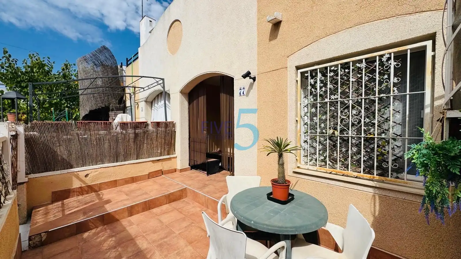 Bungalow con piscina en venta en Los Balcones - Los Altos
