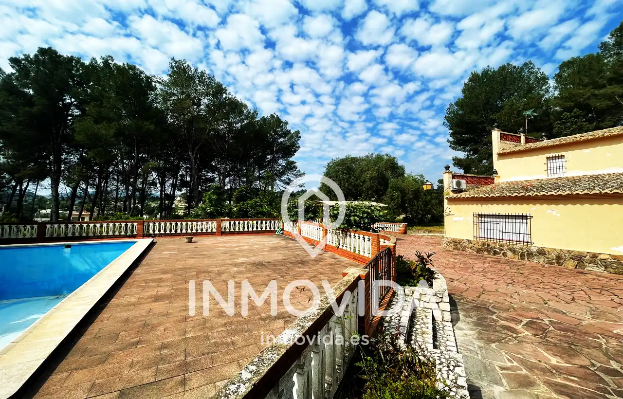 Vista exterior de Casa o xalet en venda en Xàtiva amb Terrassa, Traster i Piscina
