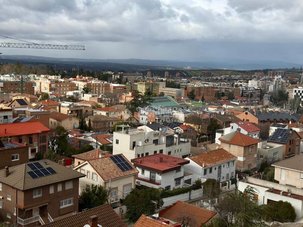 Außenansicht von Wohnung zum Verkauf in  Madrid Capital mit Terrasse und Gemeinschaftspool