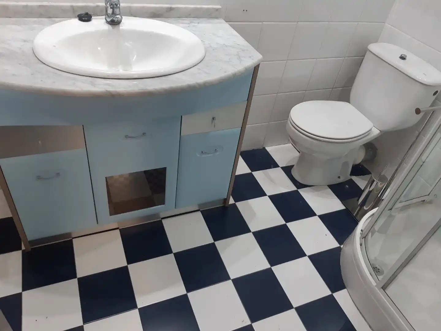 Bathroom of Flat for rent in Salamanca  with Heating, Parquet flooring and Furnished