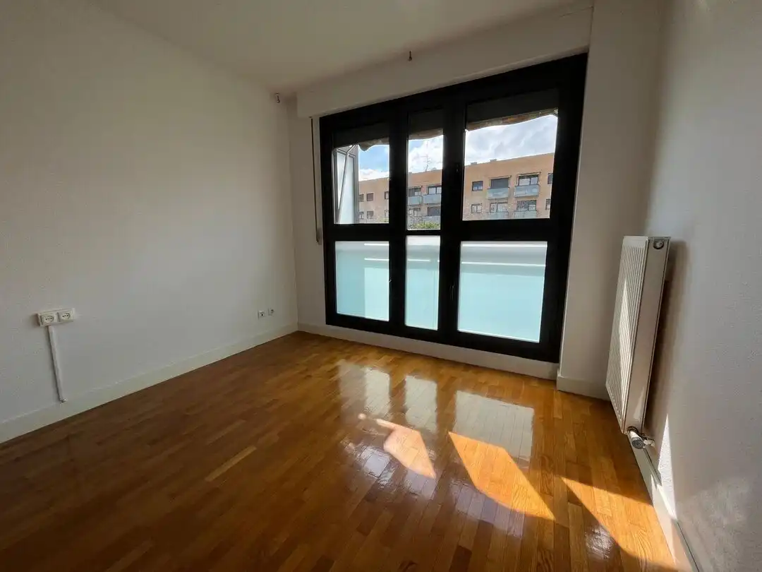 Habitación de Piso en venta en  Pamplona / Iruña con Calefacción, Jardín privado y Trastero