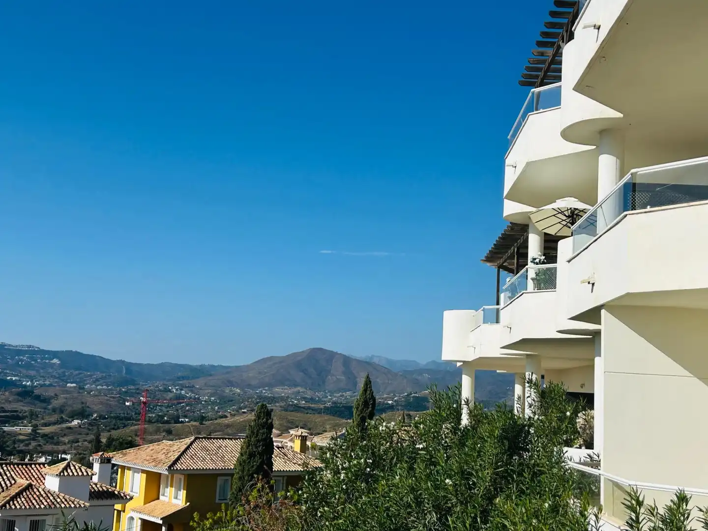 Außenansicht von Wohnungen zur Miete in Mijas mit Klimaanlage, Terrasse und Möbliert