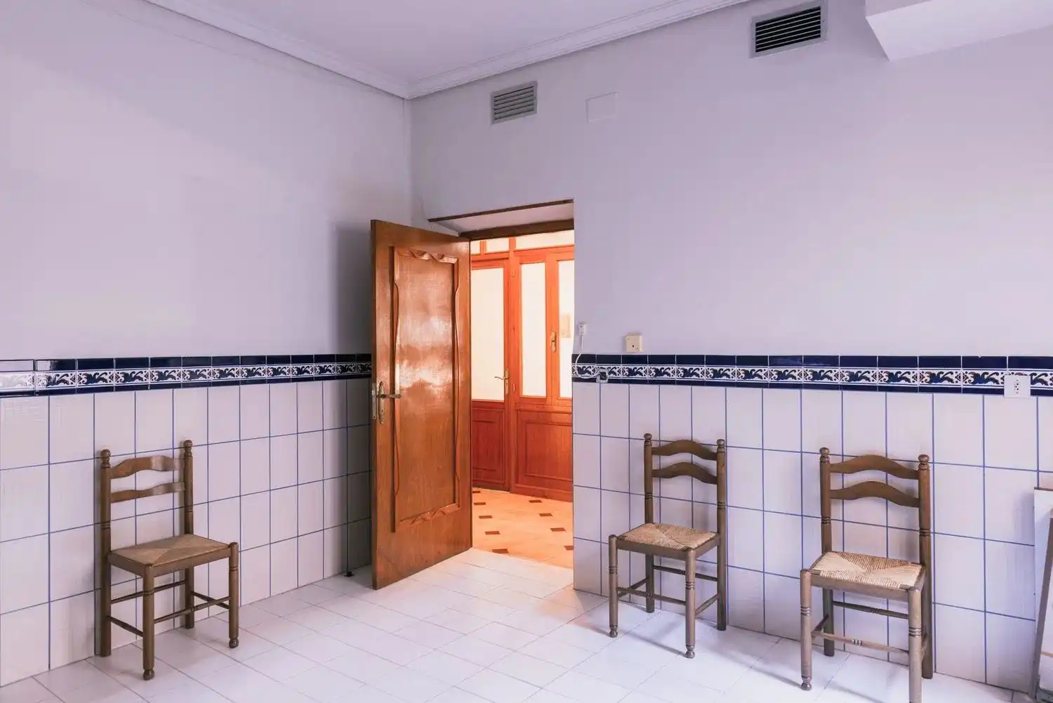 Houses for sale in Socuéllamos  with Air Conditioner, Terrace and Storage room
