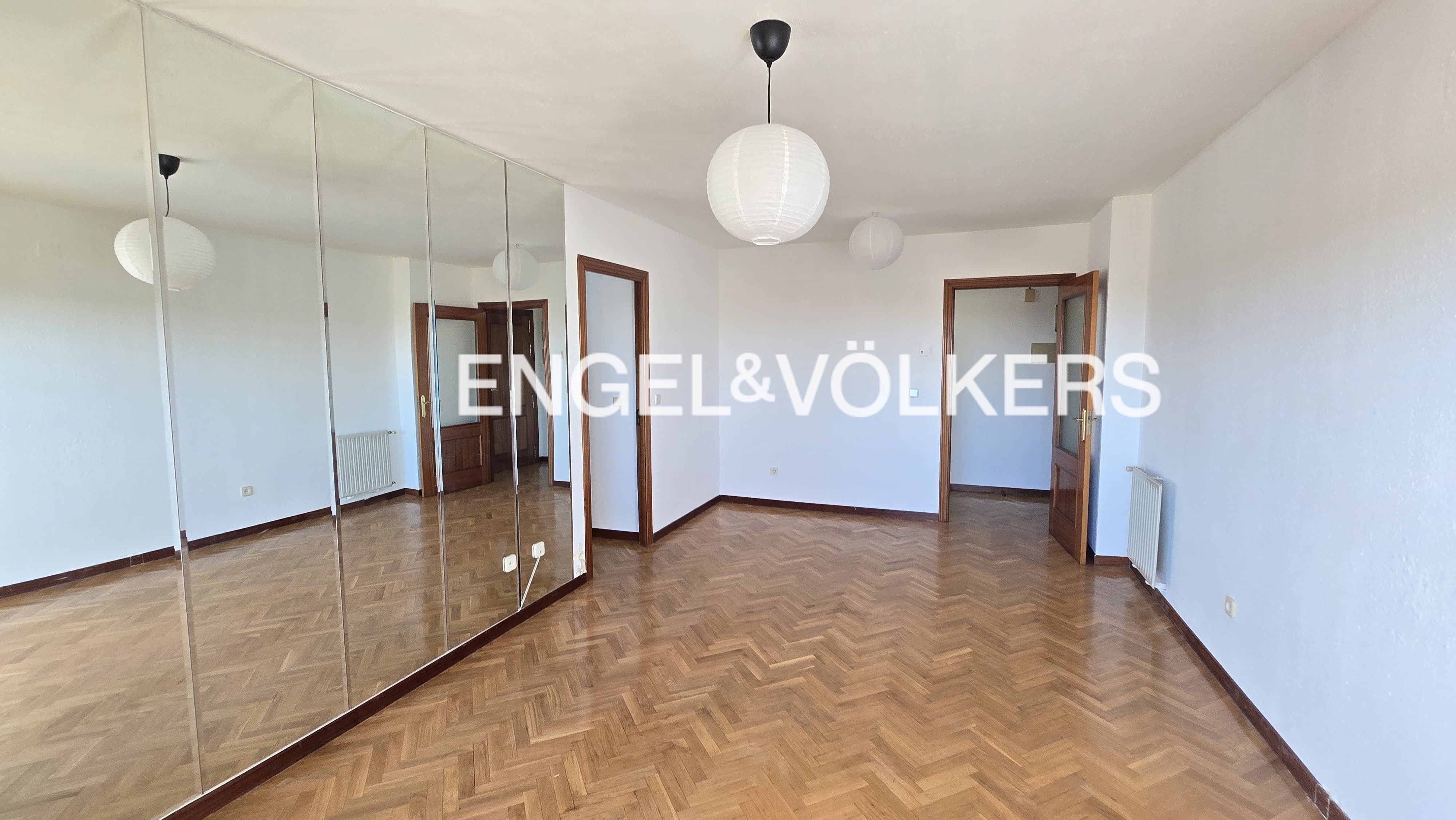 Sala d'estar de Àtic de lloguer en Alcobendas amb Calefacció, Parquet i Terrassa