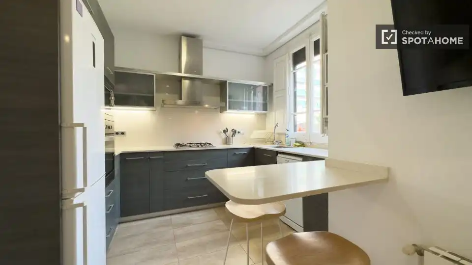 Cocina de Piso para compartir en Barcelona con Aire acondicionado, Calefacción y Amueblado