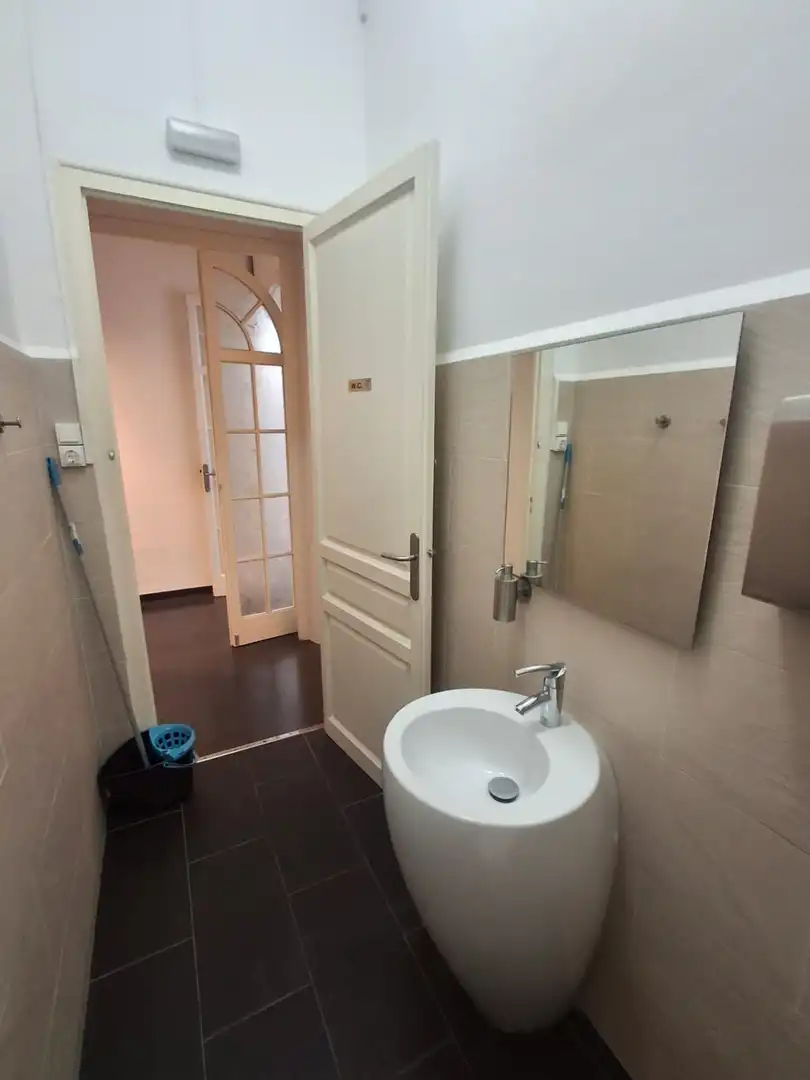 Bathroom of Office for rent in Barcelona  with Air Conditioner