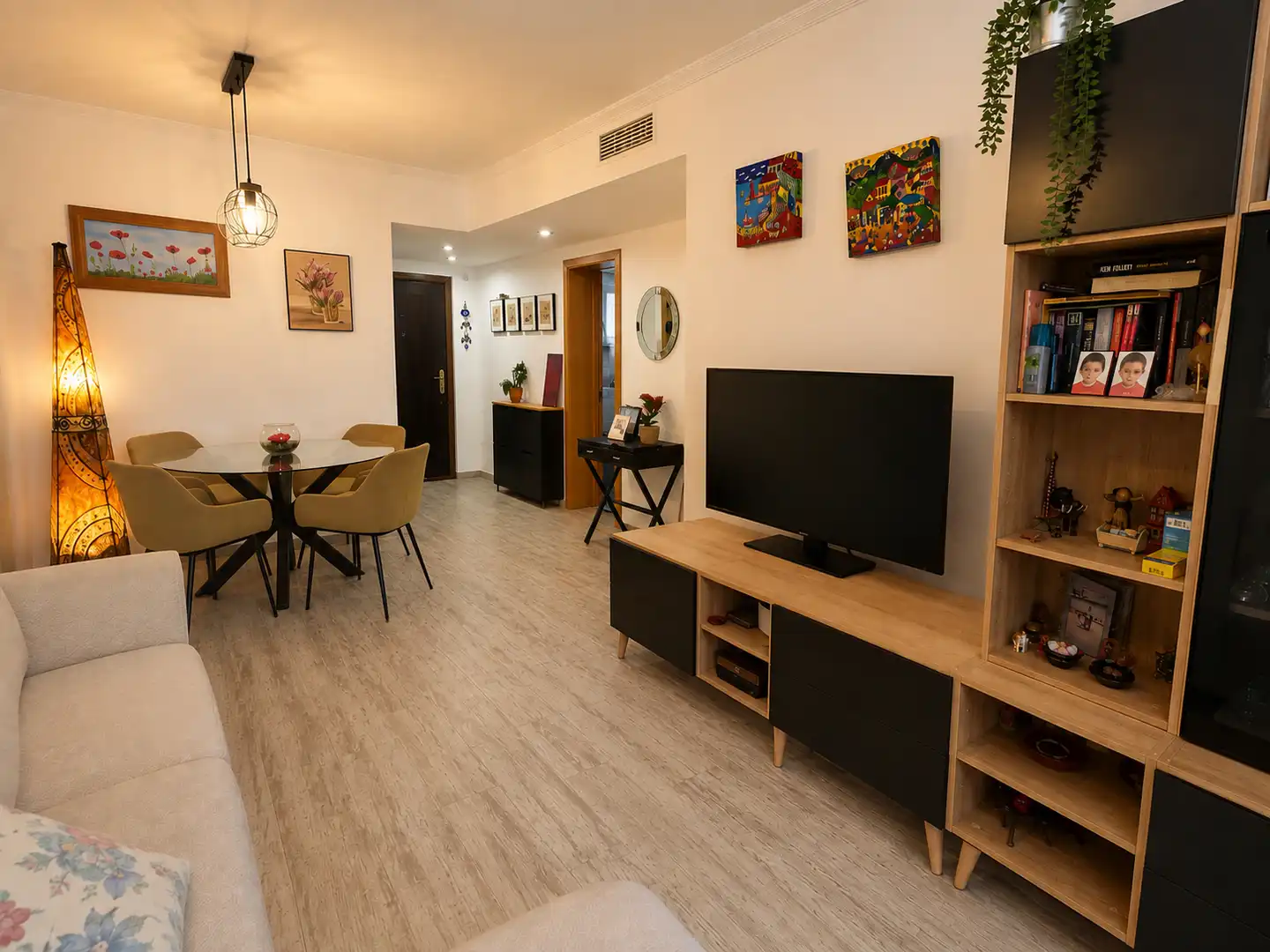 Sala d'estar de Planta baixa en venda en Almería amb Aire condicionat, Jardí privat i Terrassa