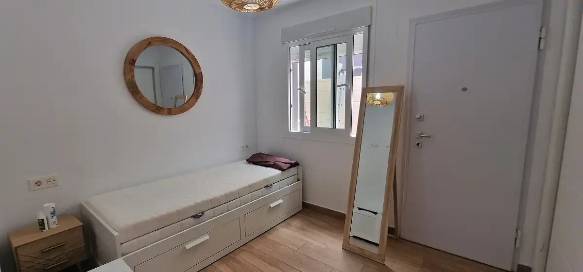 Habitación de Casa adosada de alquiler en Santa Pola con Aire acondicionado, Jardín privado y Amueblado