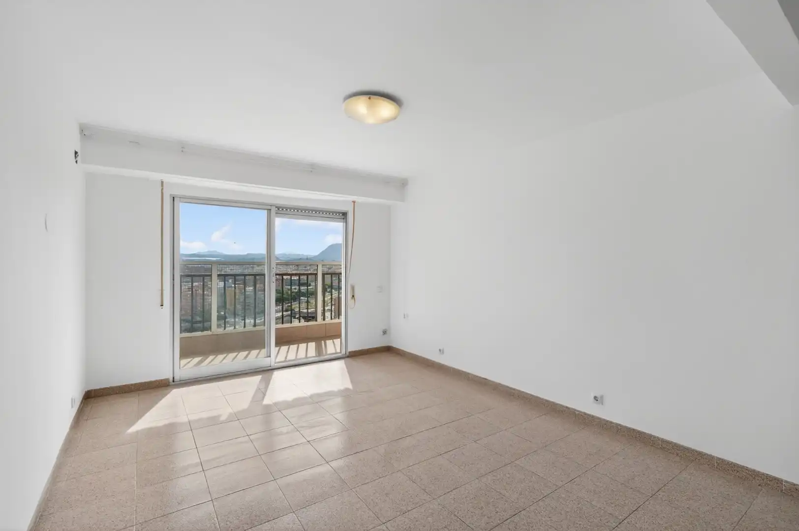 Habitación de Piso en venta en Alicante / Alacant con Terraza y Piscina