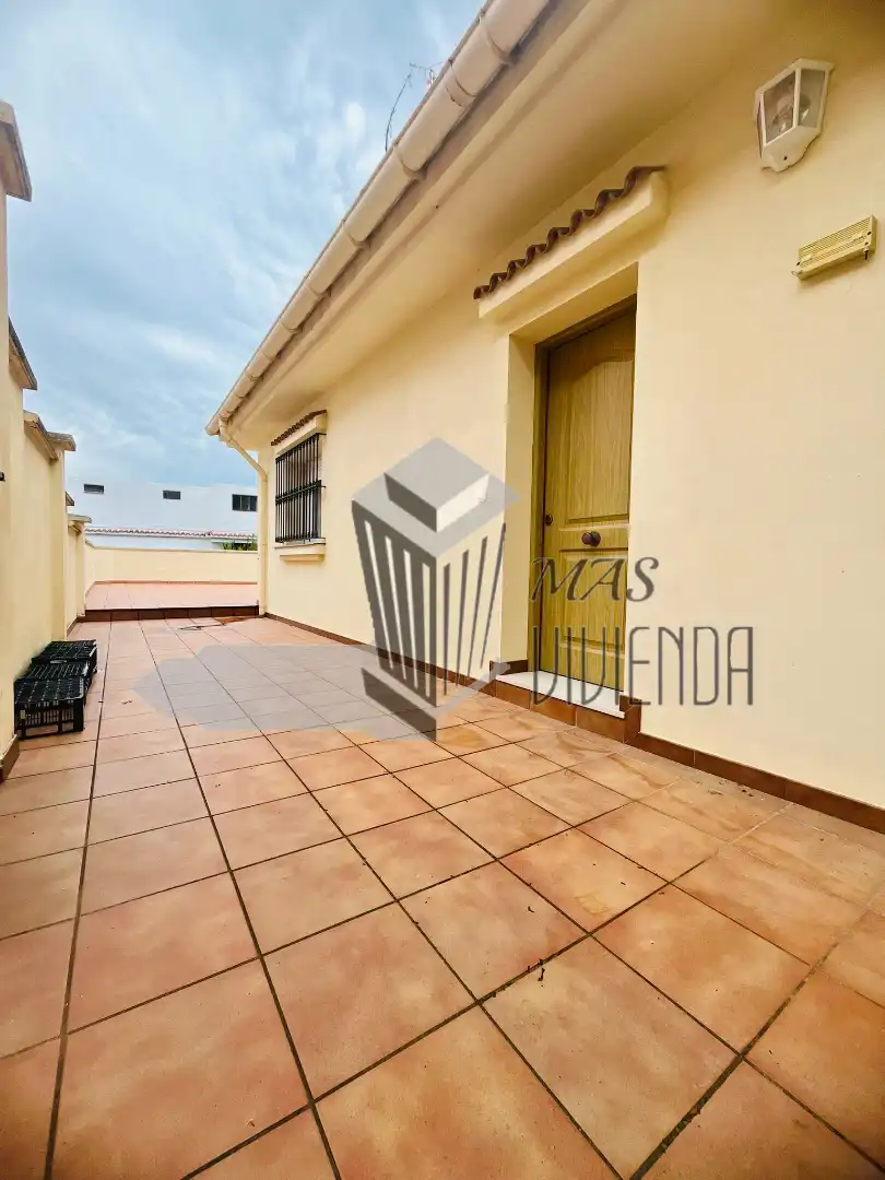 Exterior view of Houses for sale in Algeciras  with Furnished