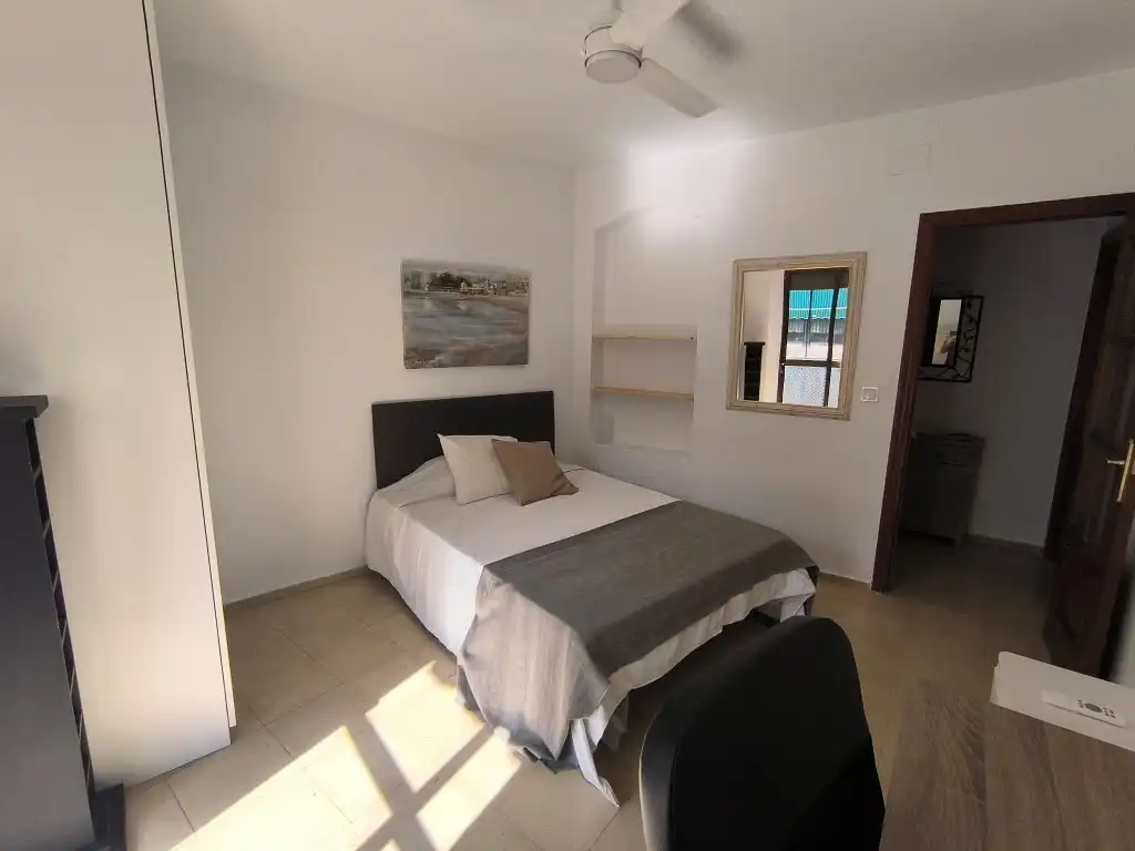 Flat for rent in Calle Julio Pellicer, Ciudad Jardín - Zoco