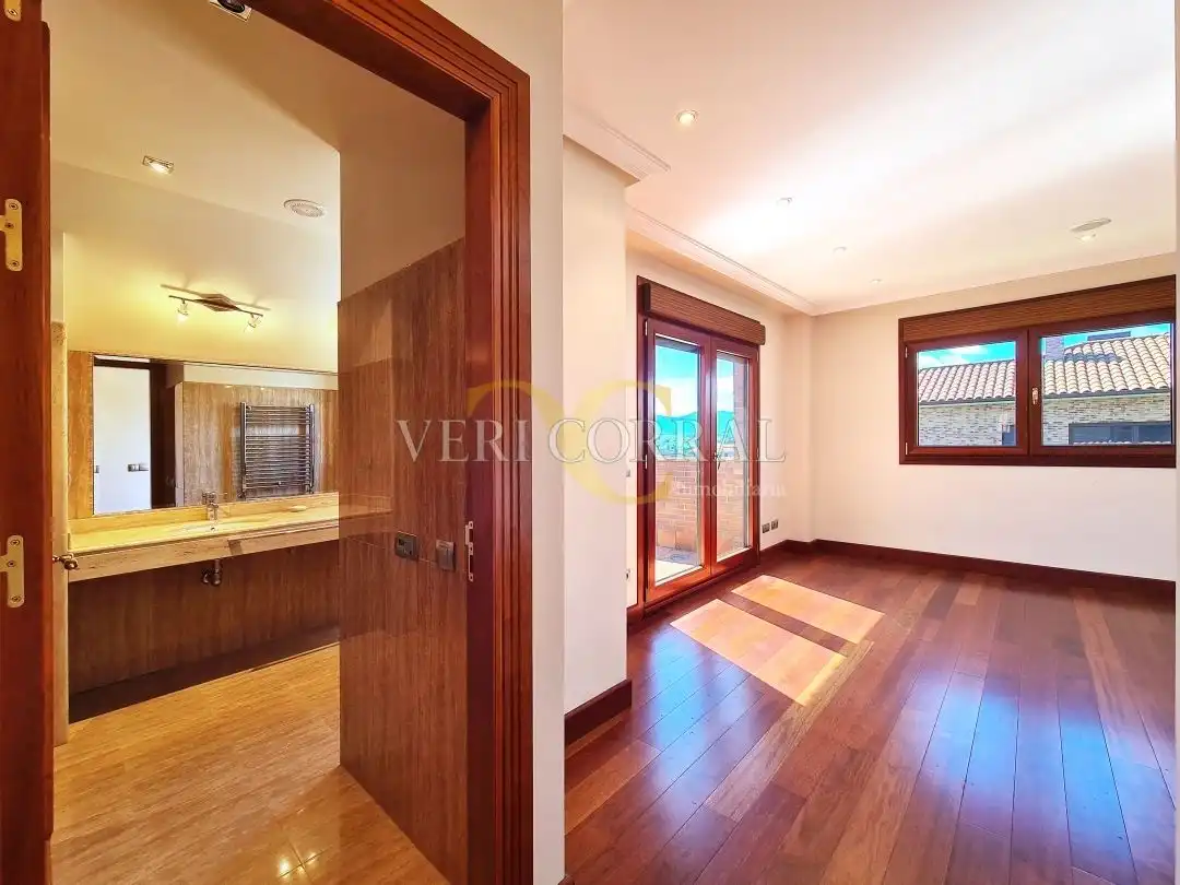 Casa o chalet en venta en Oviedo  con Calefacción, Jardín privado y Terraza