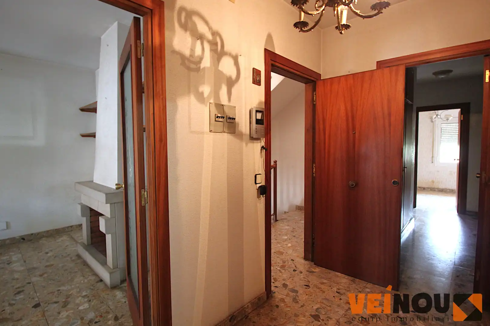 Casa adosada en venta en Cornellà de Llobregat con Terraza y Balcón