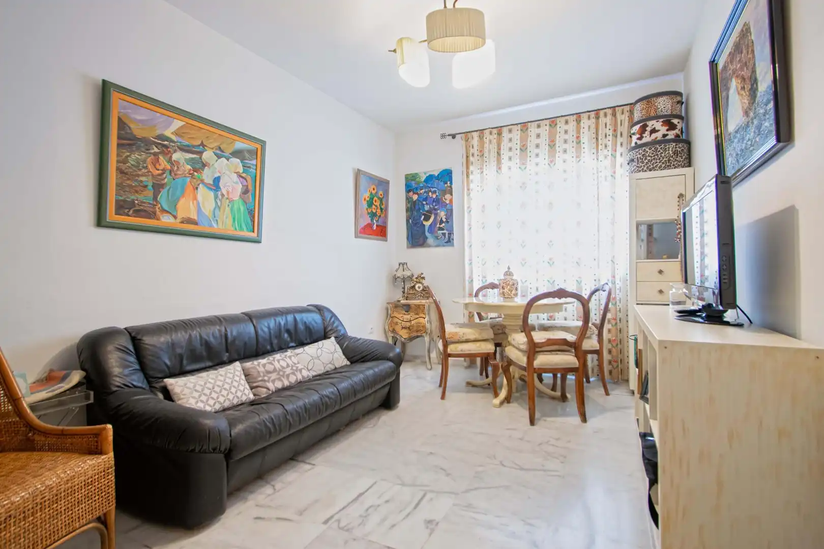 Sala d'estar de Casa adosada en venda en Espartinas amb Aire condicionat, Jardí privat i Traster