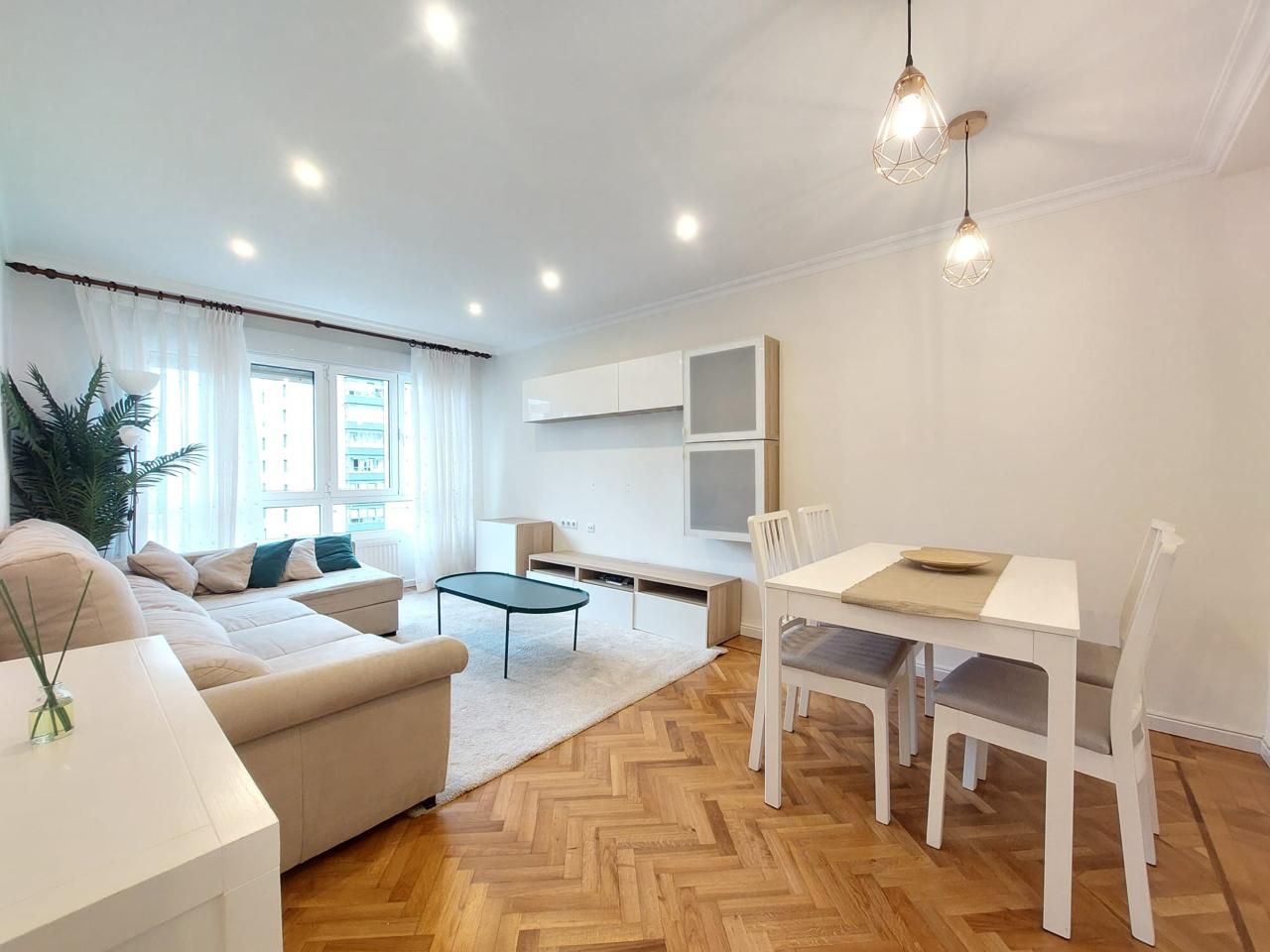 Sala de estar de Piso de alquiler en Gijón  con Calefacción y Amueblado