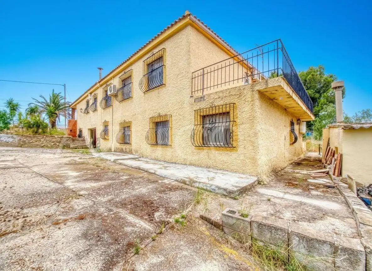 Vista exterior de Casa o xalet en venda en Alicante / Alacant amb Aire condicionat, Terrassa i Traster