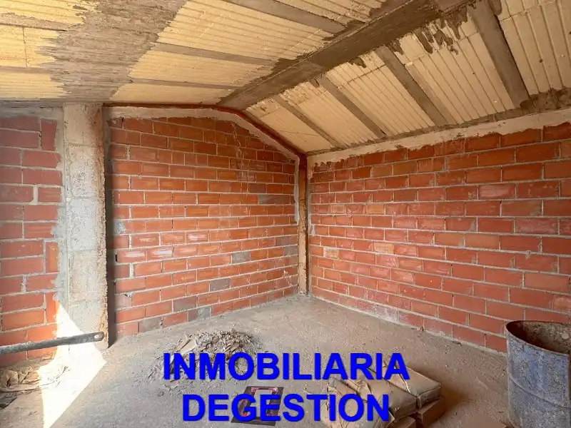 Casa adosada en venda en Linares amb Terrassa i Balcó