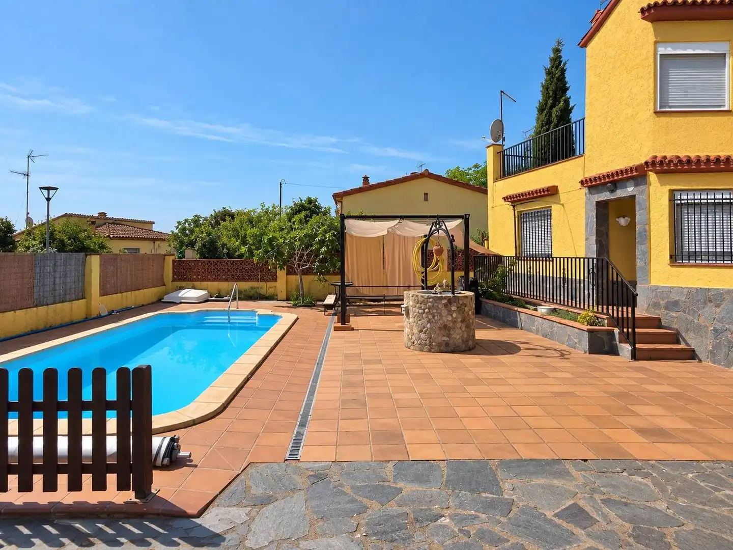 Casa con piscina en venta en Carrer Castelló, imagen 3