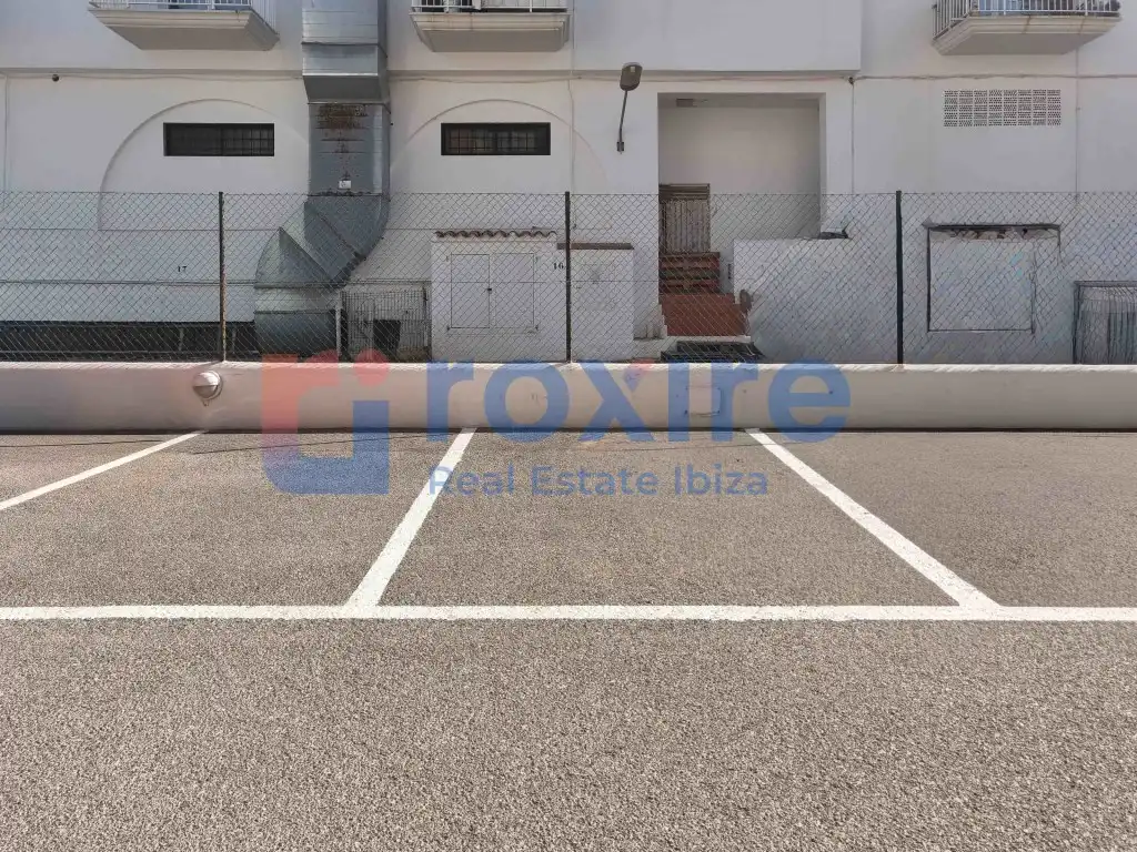 Parking de Planta baja en venta en Sant Josep de sa Talaia con Jardín privado, Terraza y Piscina comunitaria