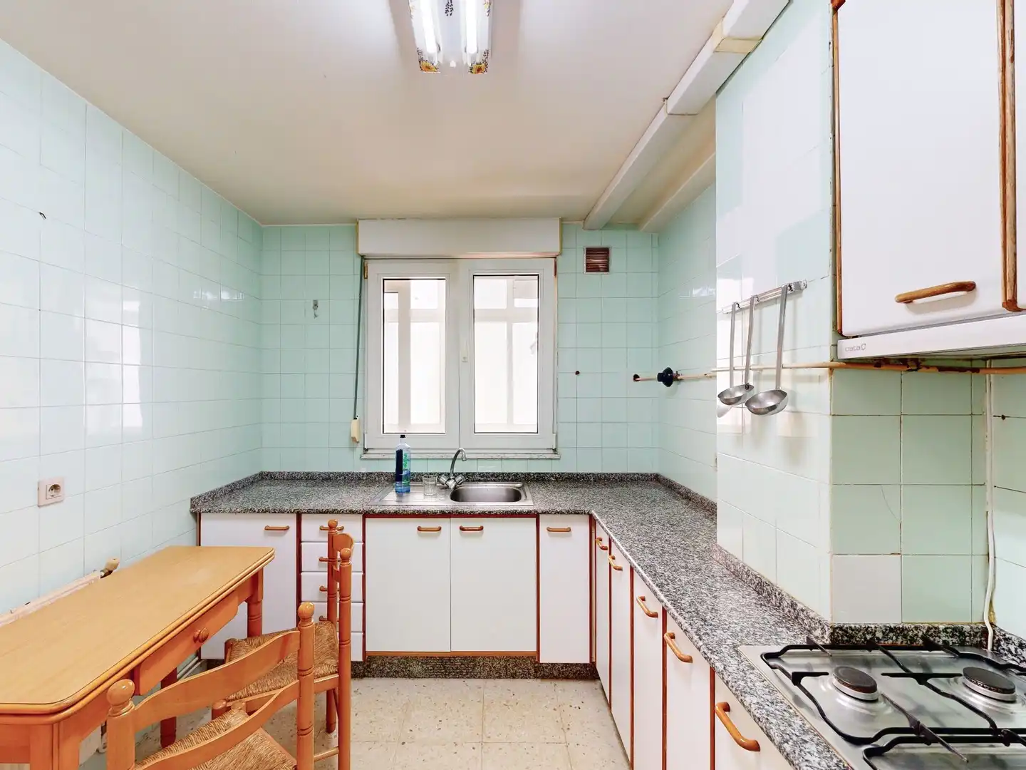 Cocina de Piso en venta en Foz con Calefacción, Trastero y Amueblado