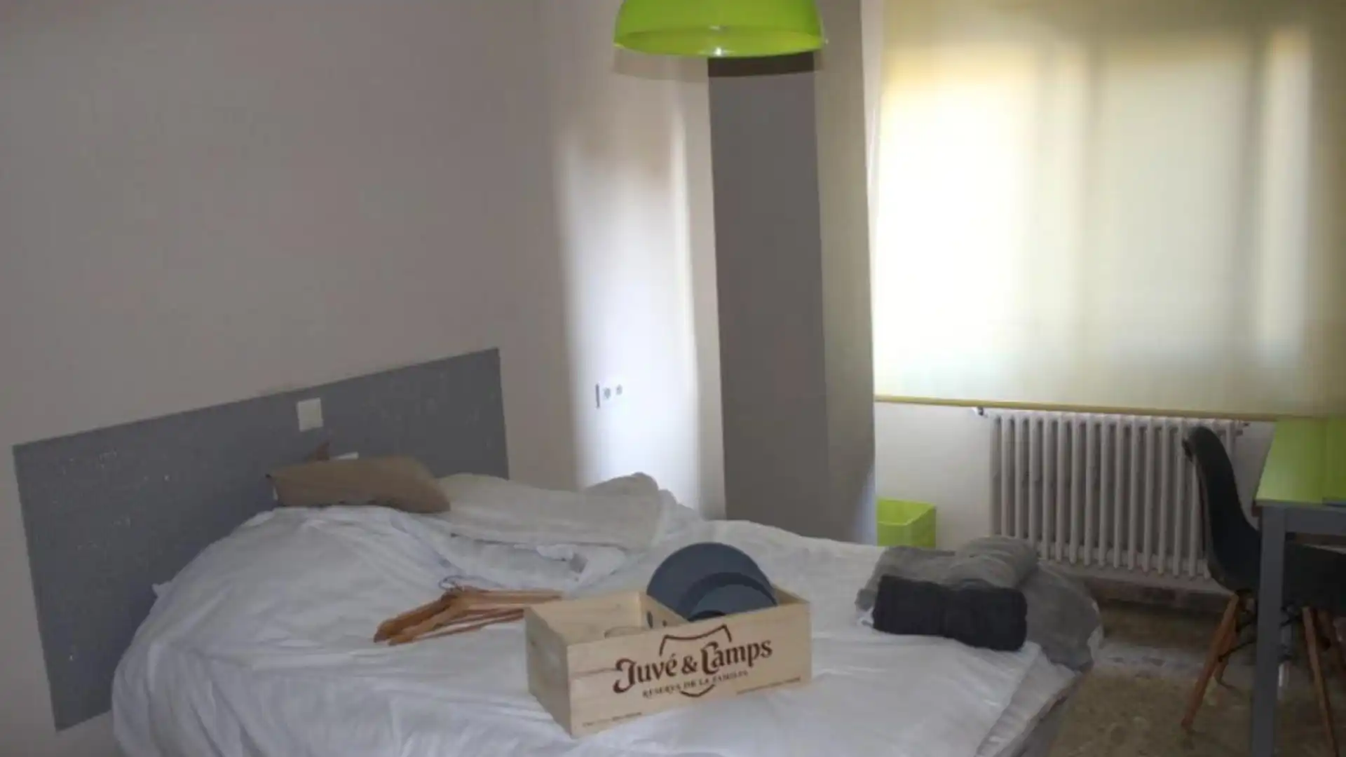 Bedroom of Apartments for share in  Valencia Capital  with Air Conditioner, Furnished and Oven