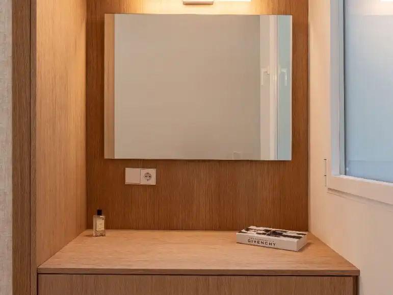 Bedroom of Flat for sale in  Madrid Capital  with Air Conditioner and Balcony