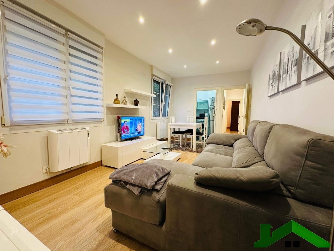 Sala d'estar de Pis en venda en Bilbao  amb Calefacció i Moblat