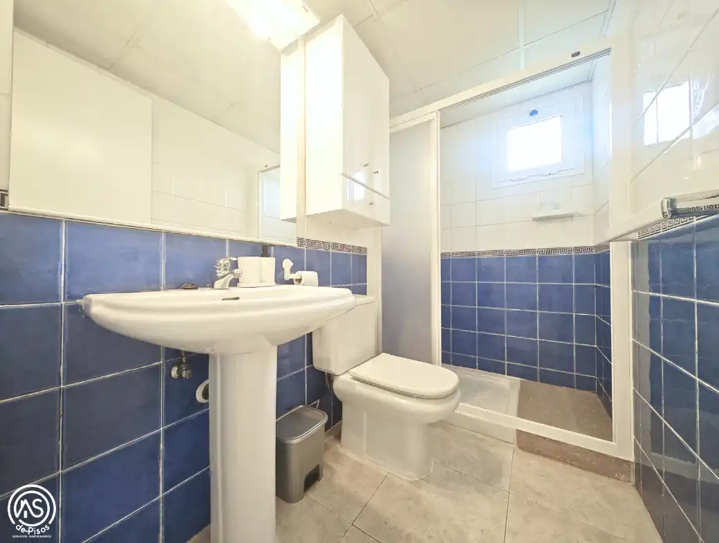 Baño de Apartamento de alquiler en Mont-roig del Camp con Aire acondicionado, Calefacción y Jardín privado