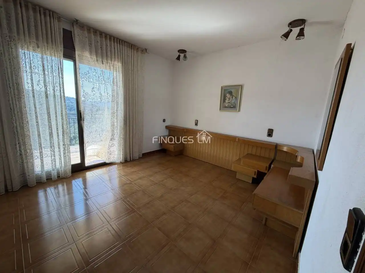 Sala d'estar de Casa adosada en venda en Tordera amb Jardí privat, Terrassa i Piscina