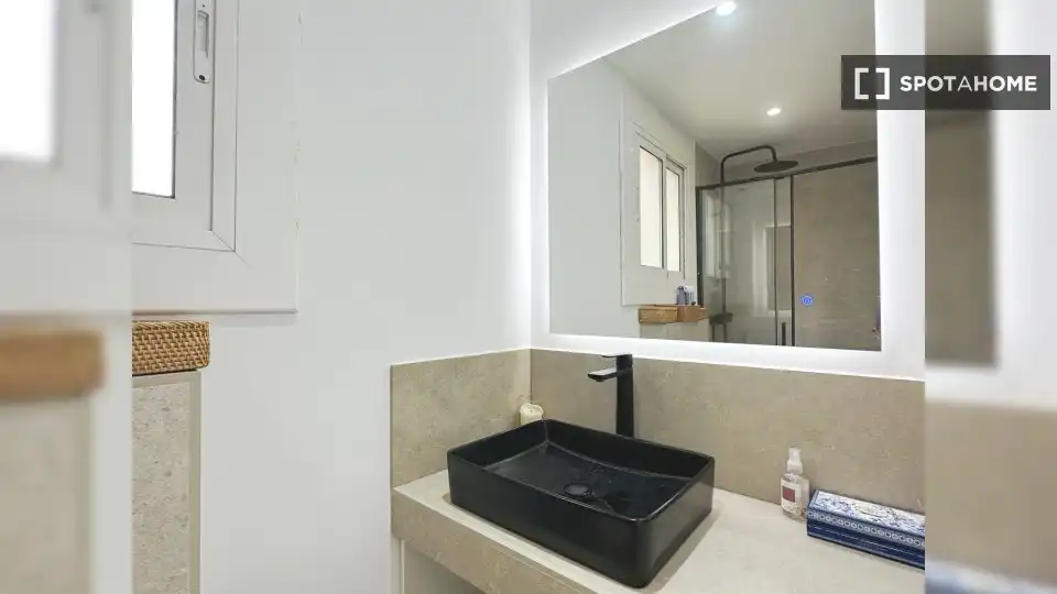 Baño de Piso de alquiler en Barcelona con Aire acondicionado, Calefacción y Amueblado