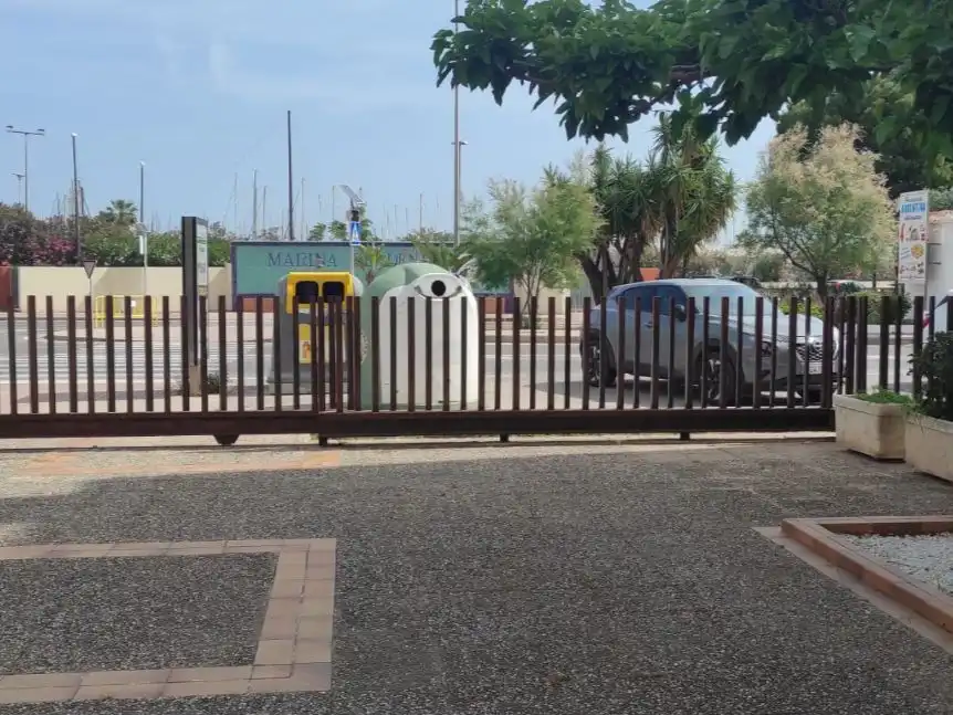 Parkplatz von Büro zur Miete in Dénia mit Klimaanlage, Heizung und Möbliert