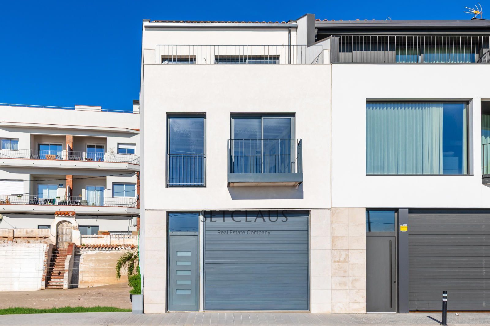 Exterior view of Single-family semi-detached for sale in Montgat  with Air Conditioner, Heating and Private garden