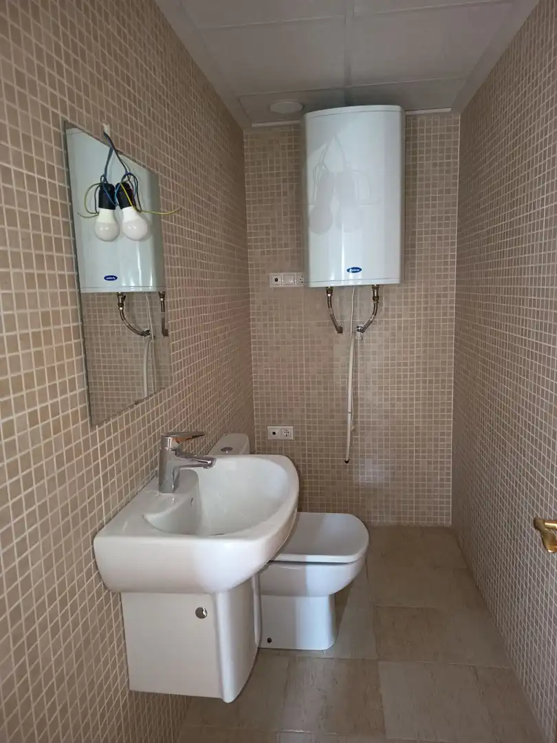 Badezimmer von Wohnung zur Miete in La Sénia mit Klimaanlage, Parkett und Terrasse