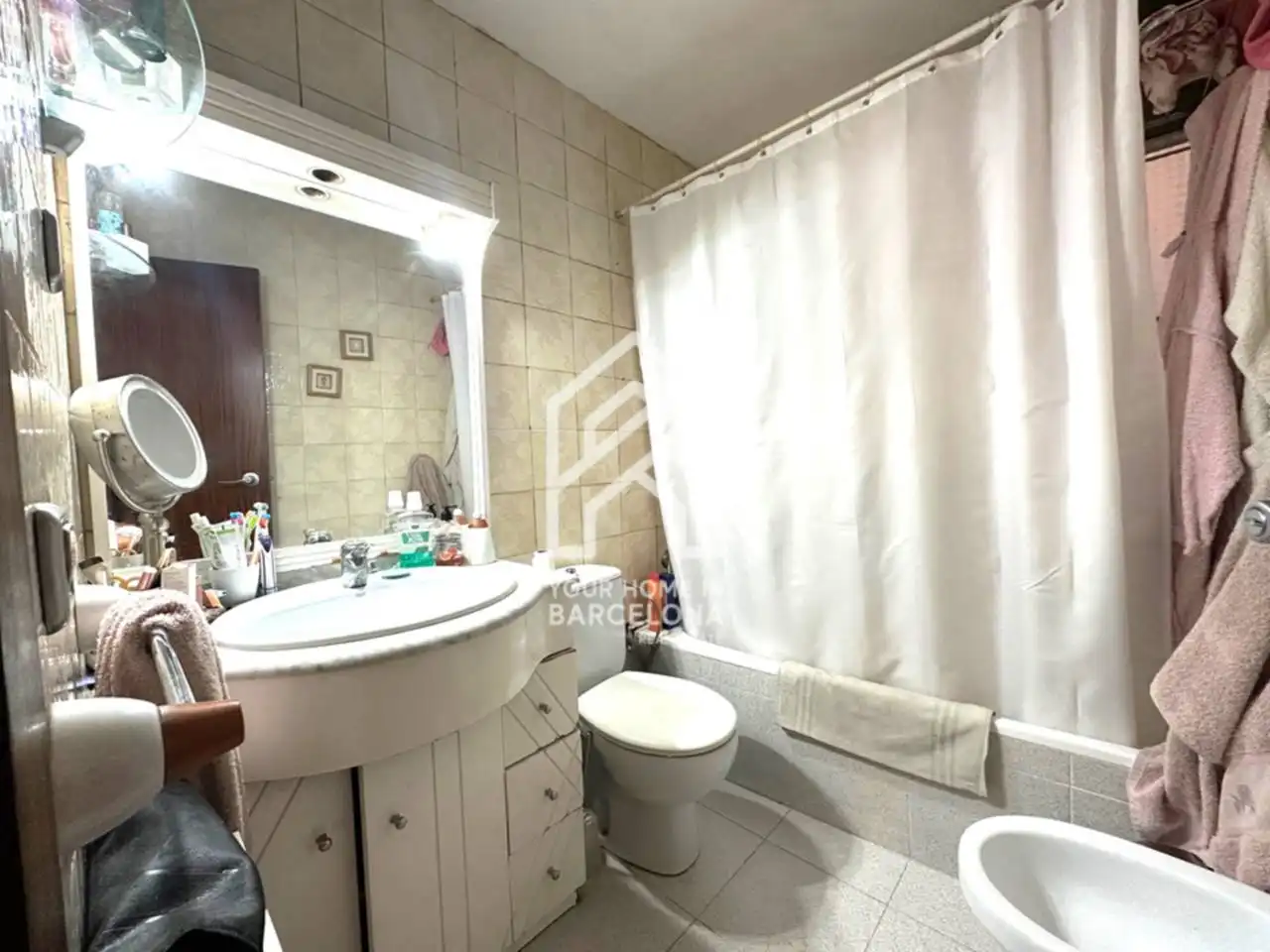 Bathroom of Flat for sale in Barcelona  with Heating and Balcony
