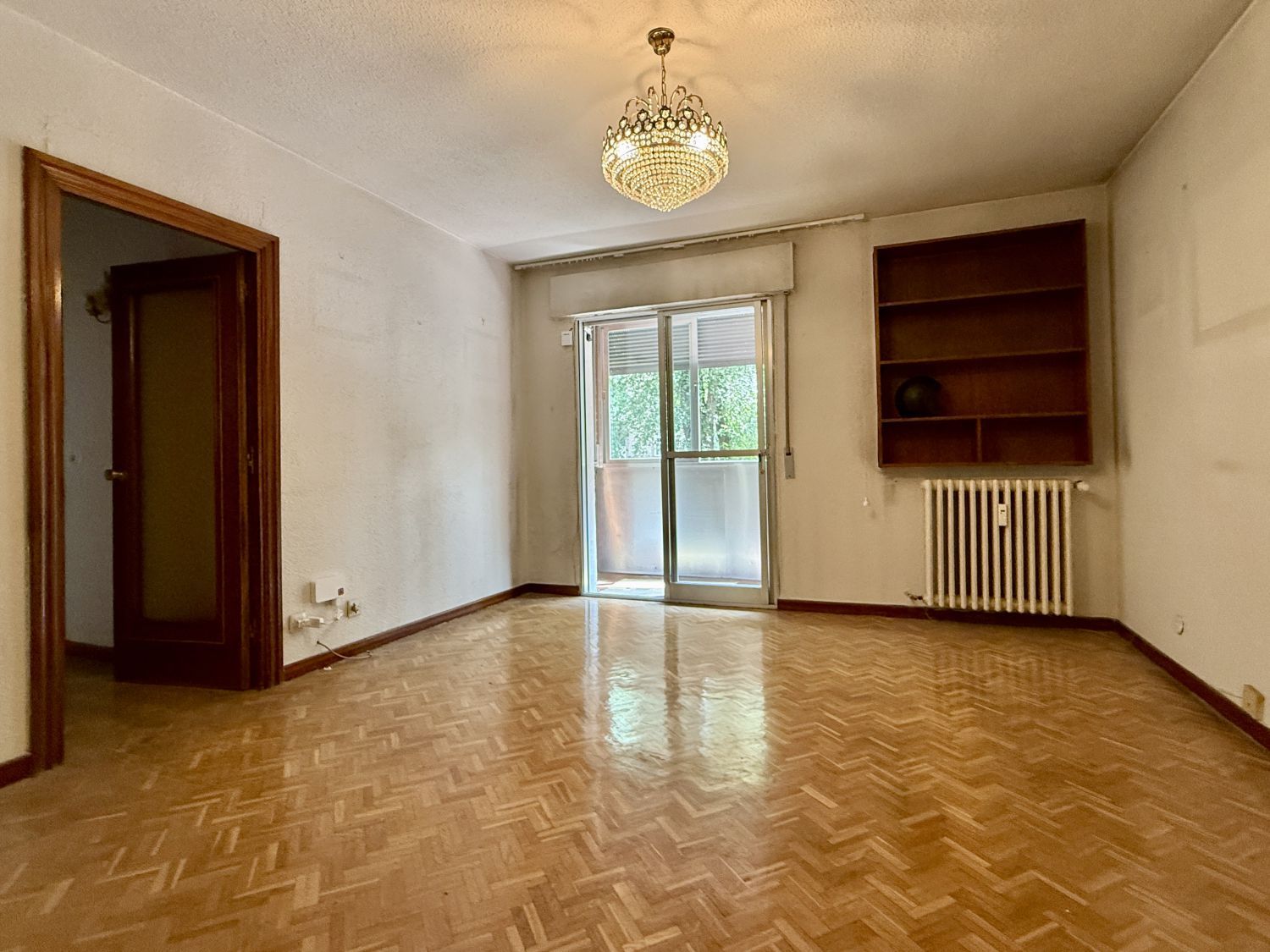 Living room of Flat for sale in  Madrid Capital  with Heating, Parquet flooring and Terrace