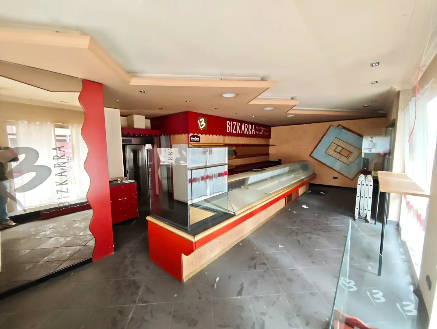 Commercial properties for sale in Durango  with Air Conditioner, Heating and Furnished
