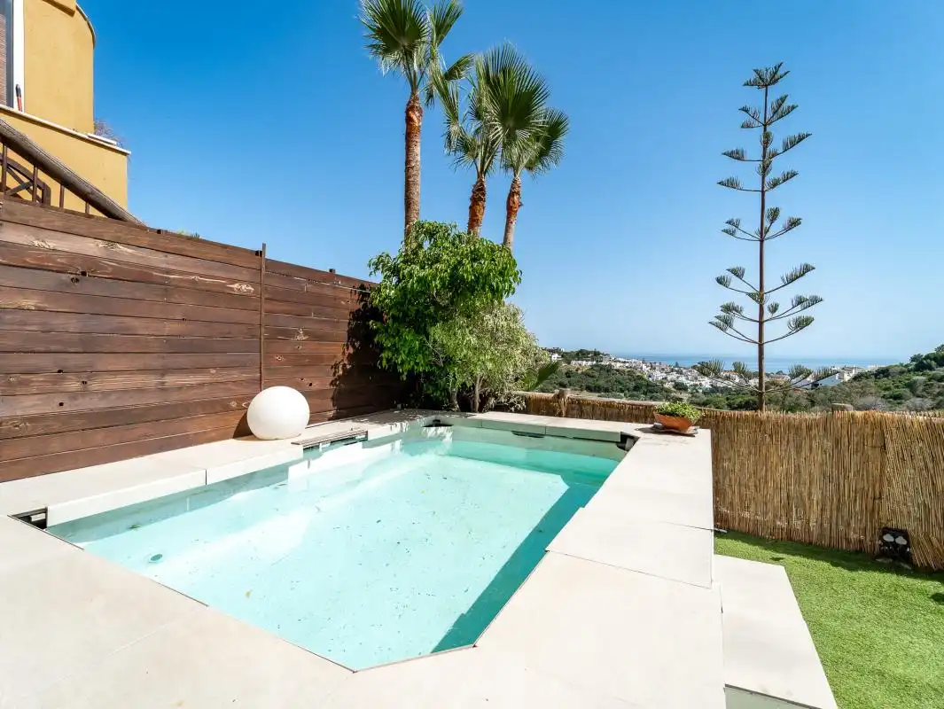Piscina de Planta baixa en venda en Marbella amb Aire condicionat, Calefacció i Jardí privat