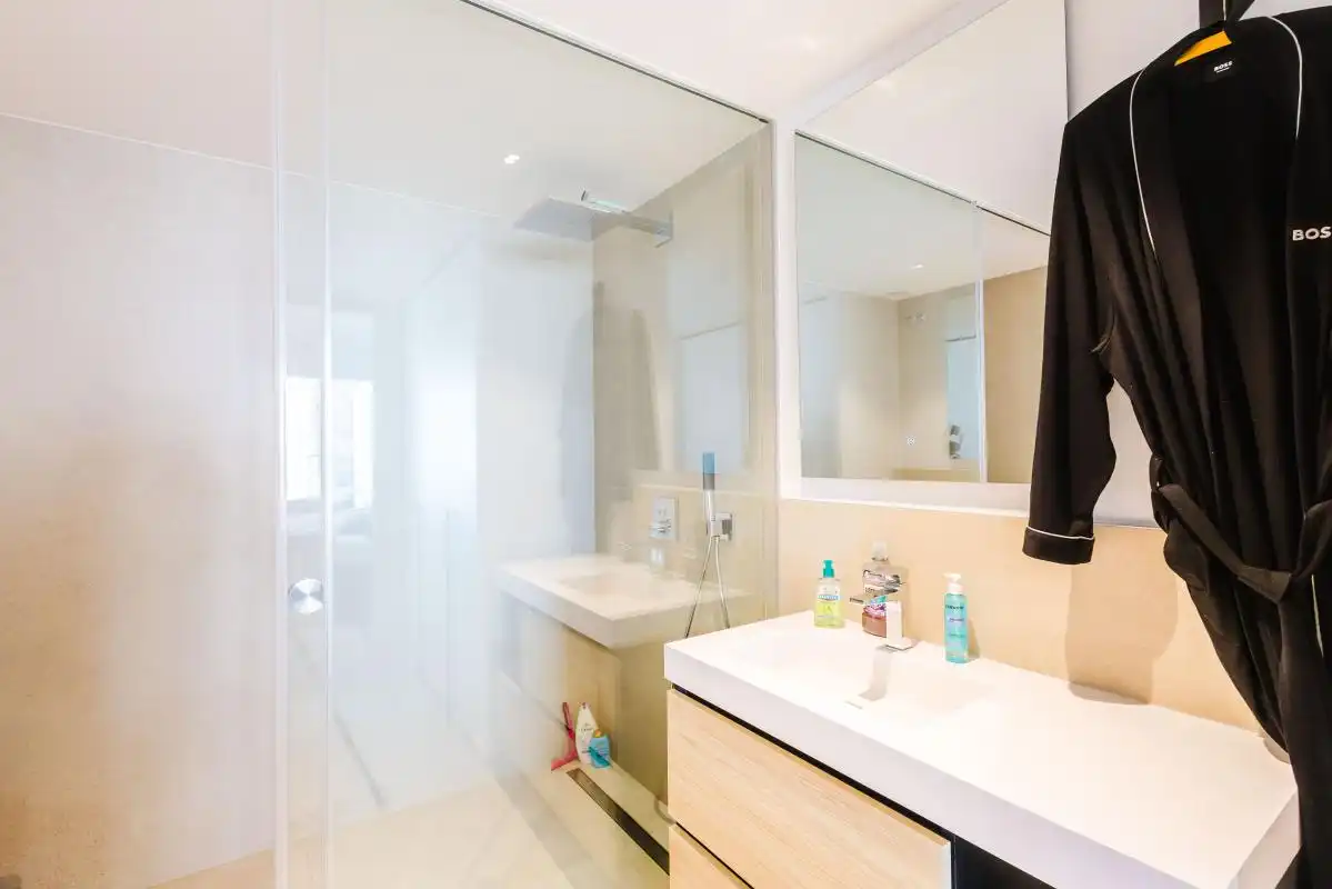 Badezimmer von Erdgeschoss zum Verkauf in Fuengirola mit Heizung, Terrasse und Abstellraum