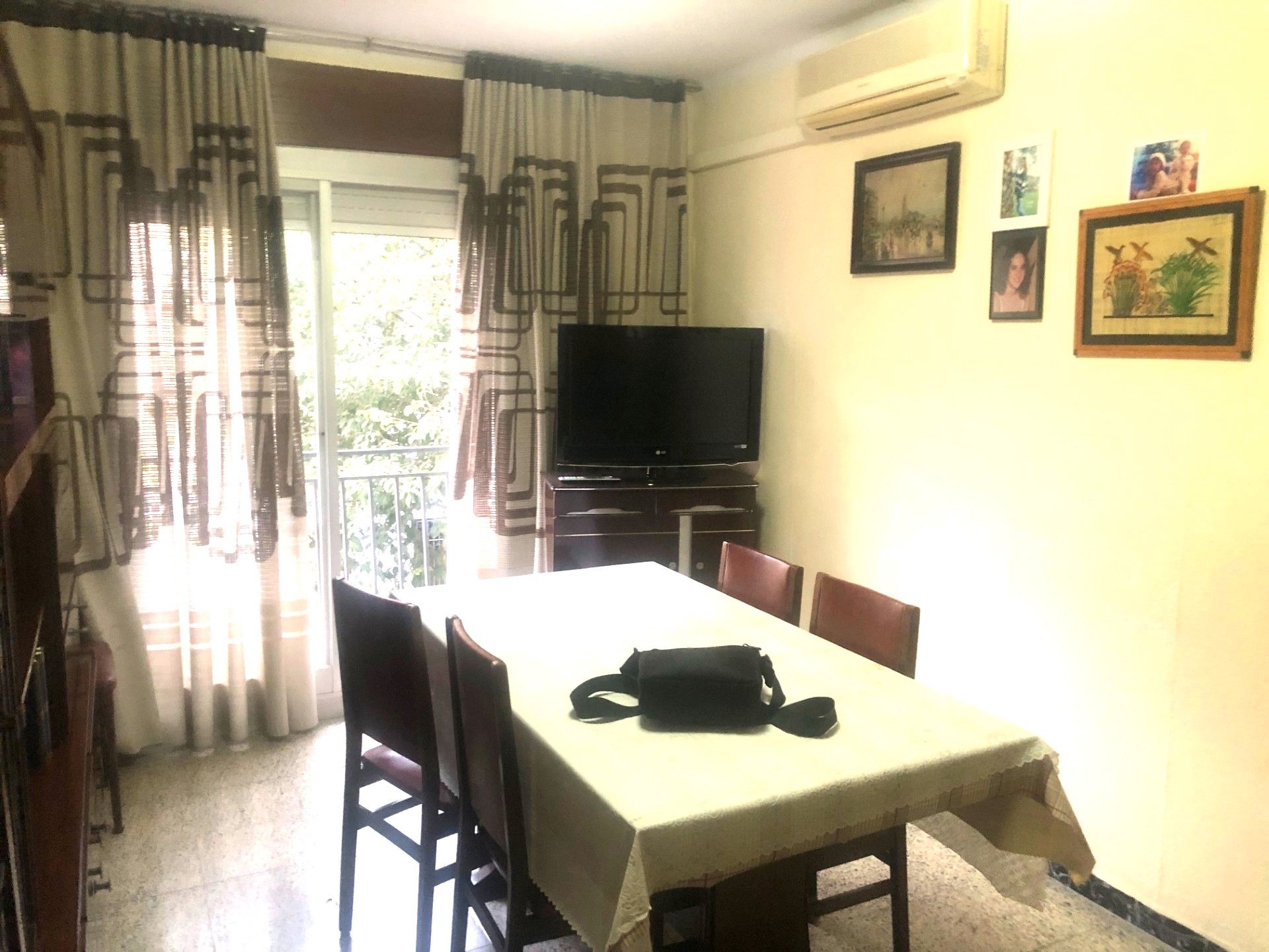 Dining room of Flat for sale in L'Hospitalet de Llobregat  with Air Conditioner and Oven