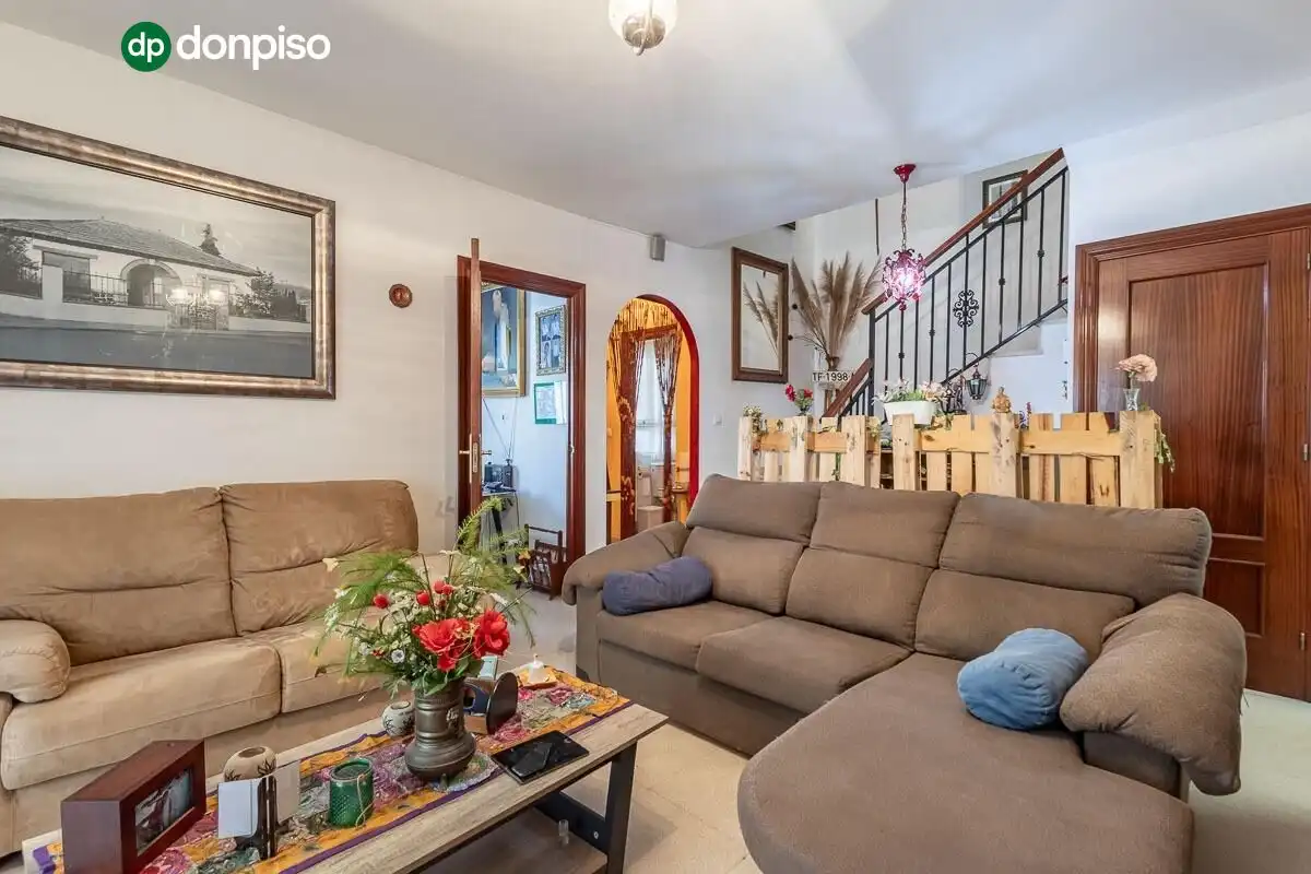 Casa aparellada amb terrassa en venda a Camino CEMENTERIO, imagen 4