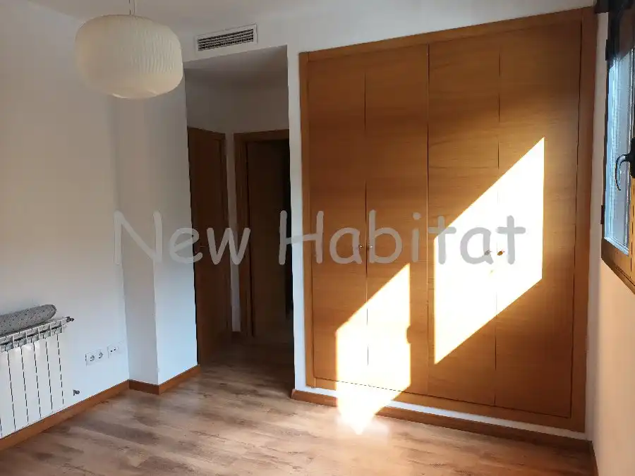 Habitación de Casa adosada en venta en Castellón de la Plana / Castelló de la Plana con Aire acondicionado, Jardín privado y Terraza