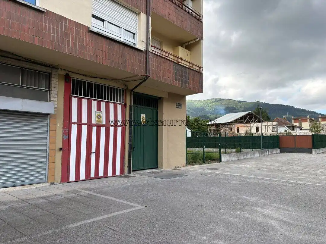 Vista exterior de Garatge en venda en Laudio / Llodio